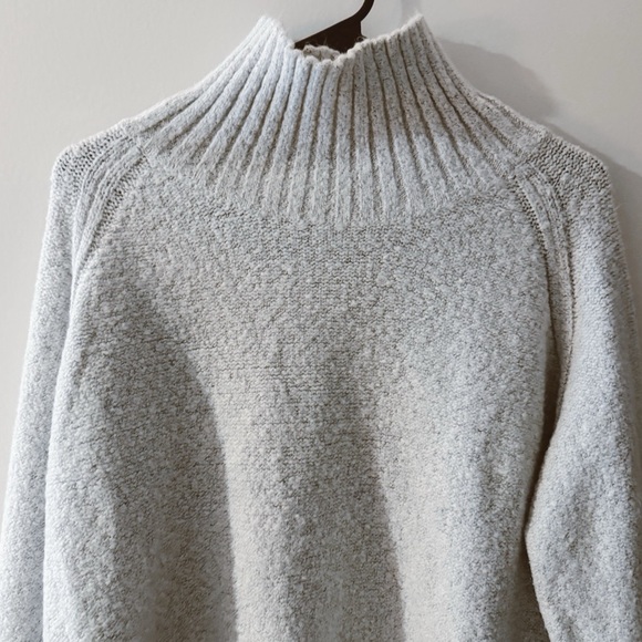 LELIS Gray Turtleneck Sweater Size Large - Picture 3 of 4